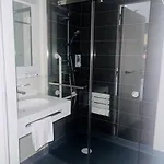 Wood Bordeaux Aeroport Hotel 2*