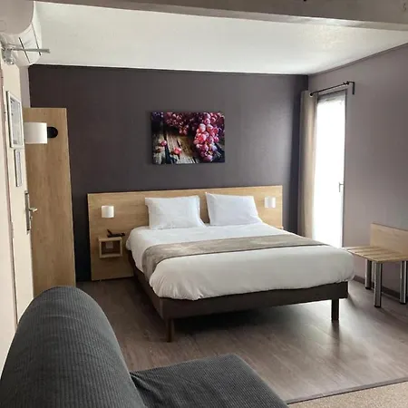 Wood Bordeaux Aeroport Hotel