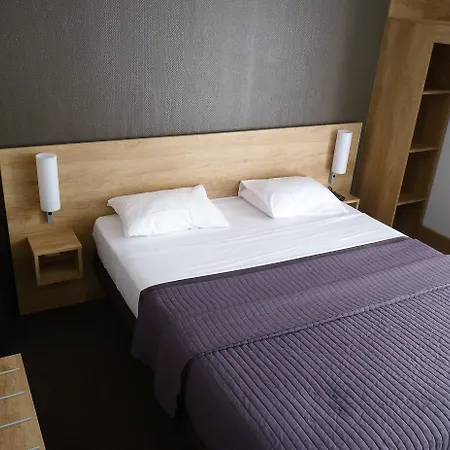 Wood Bordeaux Aeroport 2*