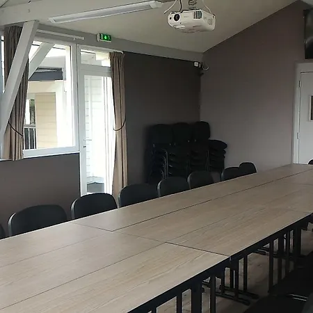 Wood Bordeaux Aeroport Hotel