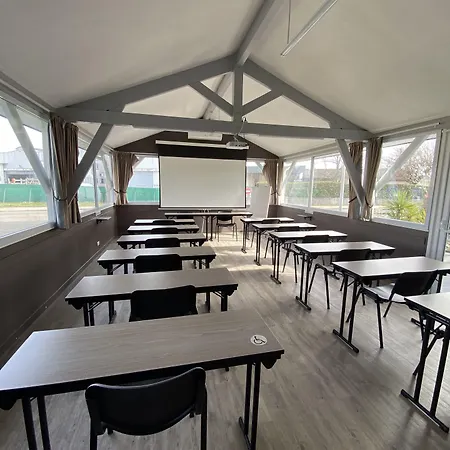 Wood Bordeaux Aeroport 2*