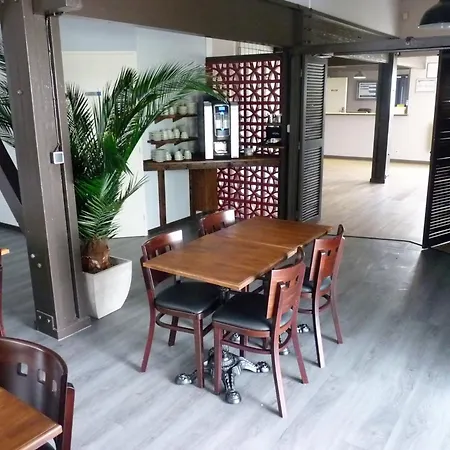 酒店 波尔多机场伍德酒店 2*