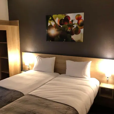 Wood Bordeaux Aeroport Hotel 2*