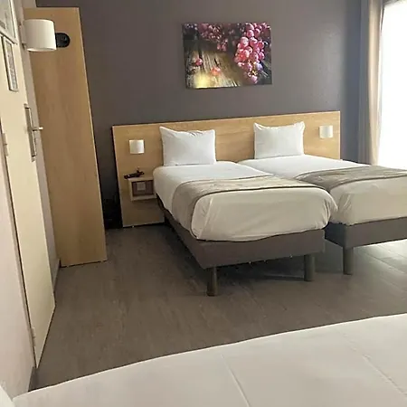 Wood Bordeaux Aeroport Hotel 2*