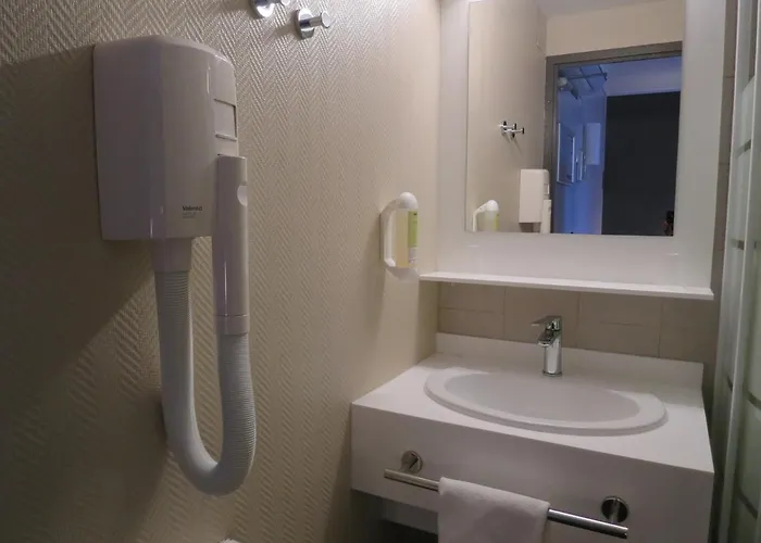 Готель Wood Bordeaux Aeroport 2*