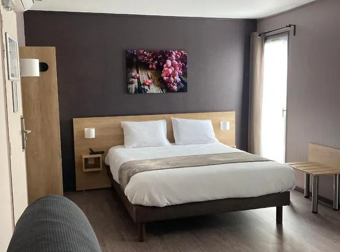 Wood Bordeaux Aeroport Готель