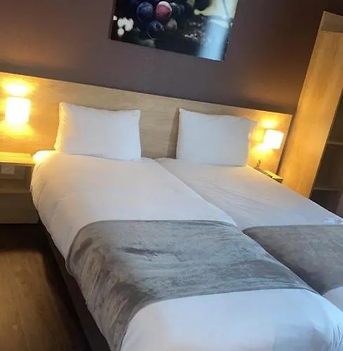 Готель Wood Bordeaux Aeroport