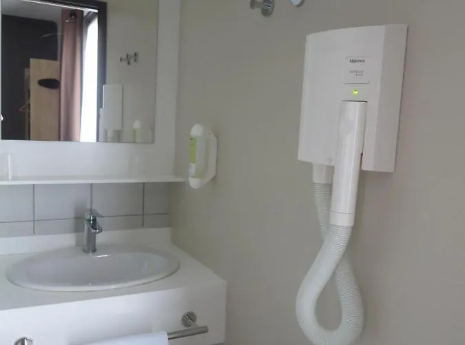 Готель Wood Bordeaux Aeroport 2*