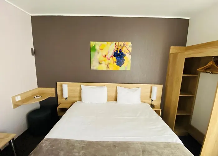 Готель Wood Bordeaux Aeroport 2*