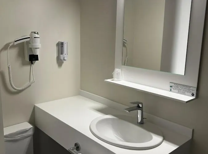 Готель Wood Bordeaux Aeroport