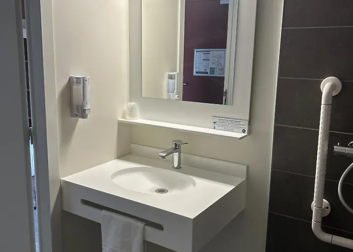 Wood Bordeaux Aeroport 2*