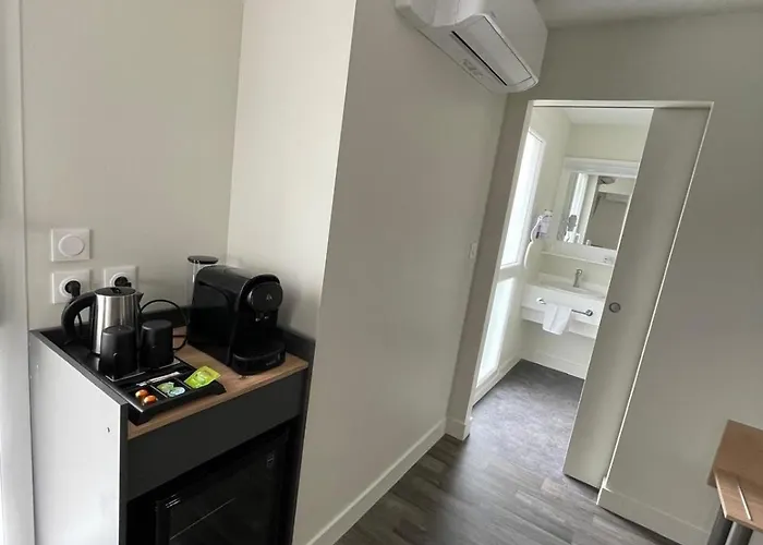 Wood Bordeaux Aeroport Готель 2*