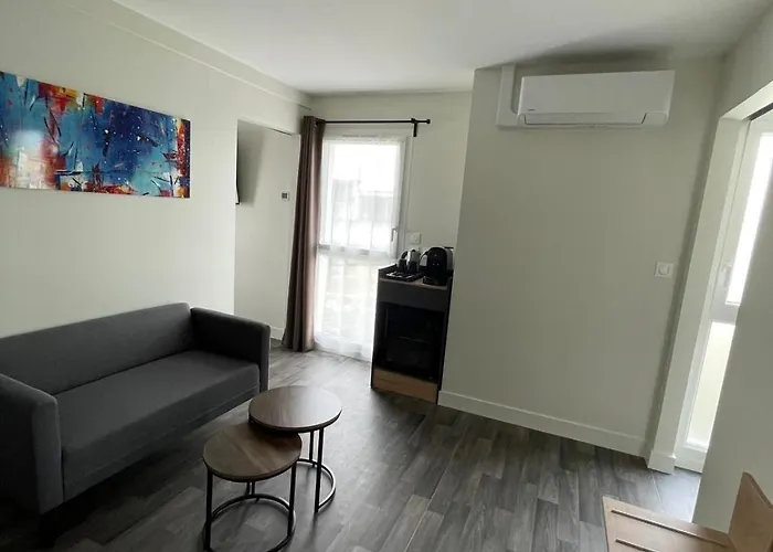 Отель Wood Bordeaux Aeroport Мериньяк