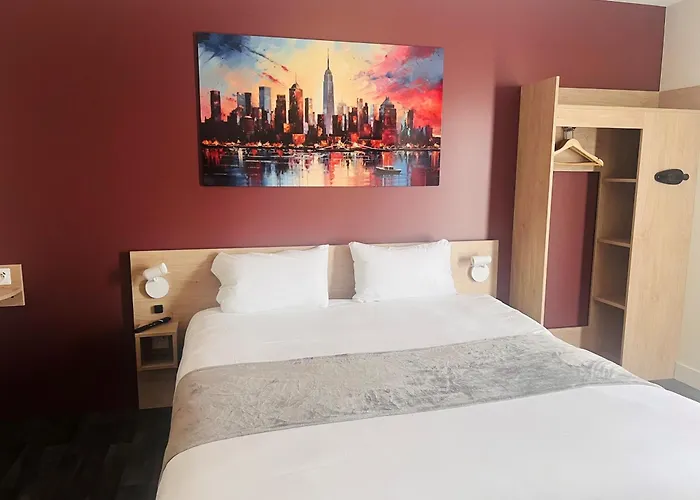 Отель Wood Bordeaux Aeroport 2*