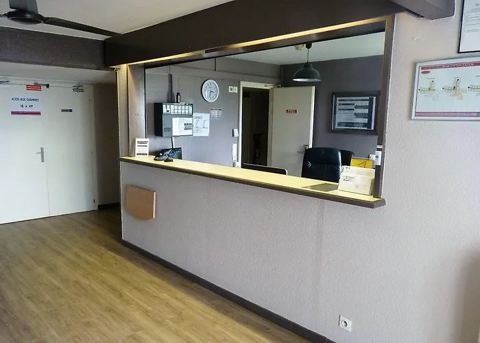 Wood Bordeaux Aeroport Готель