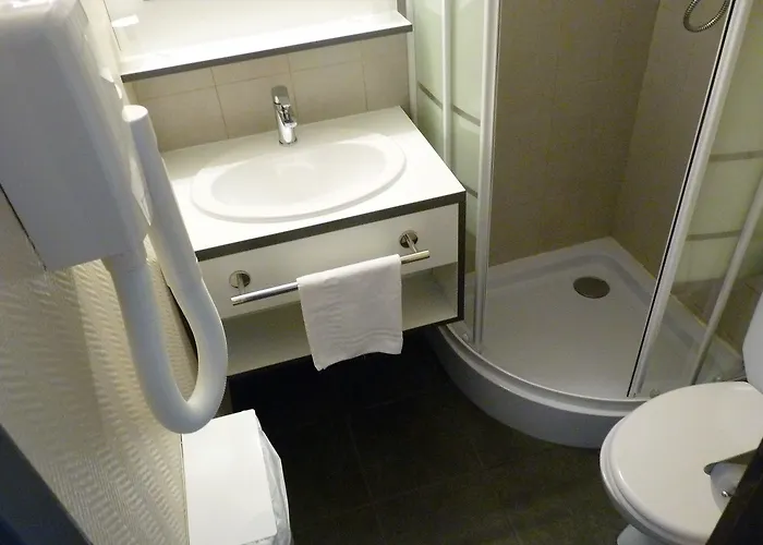 Wood Bordeaux Aeroport Готель