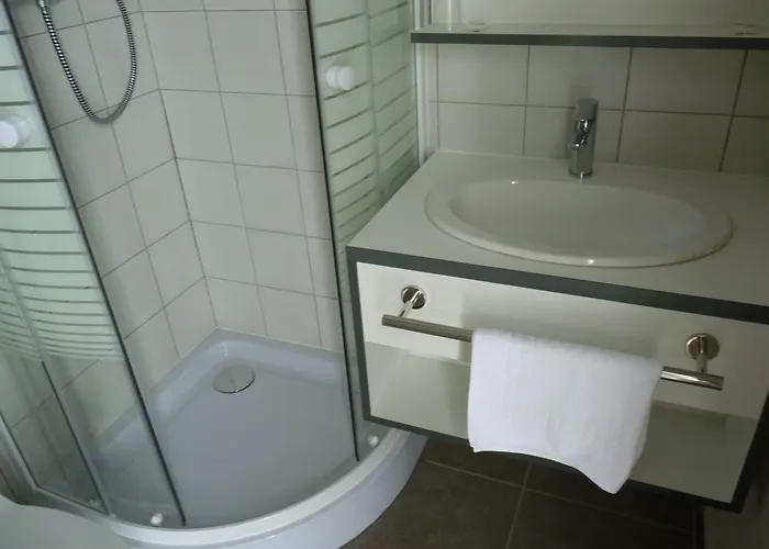 Wood Bordeaux Aeroport Готель Мериньяк