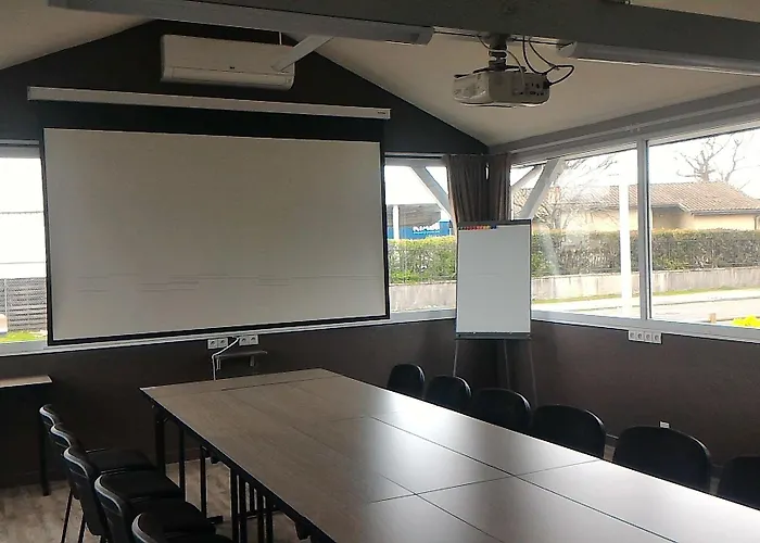 Wood Bordeaux Aeroport Мериньяк