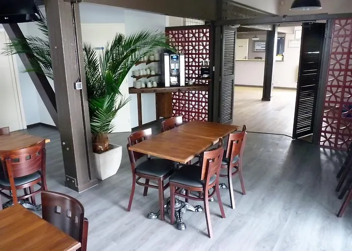 Готель Wood Bordeaux Aeroport 2*