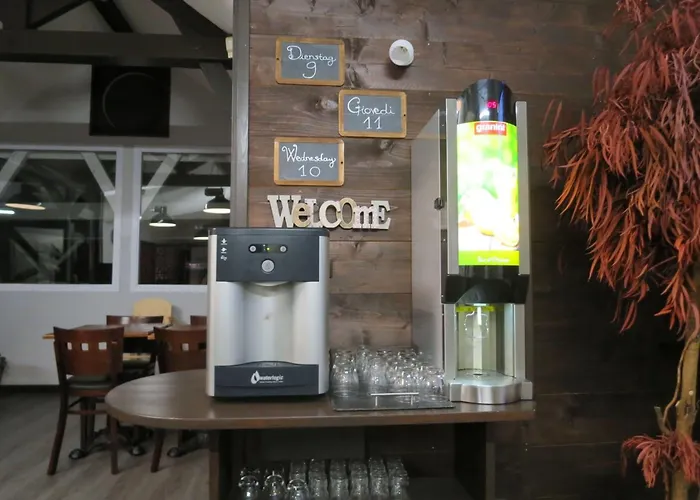 Готель Wood Bordeaux Aeroport 2*