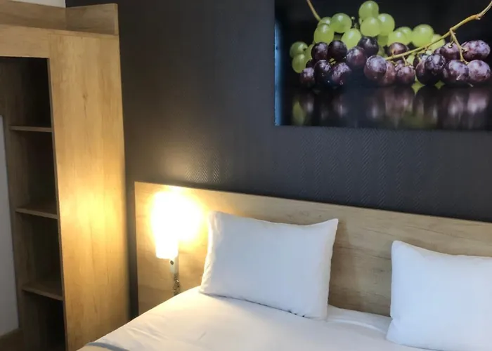 Готель Wood Bordeaux Aeroport