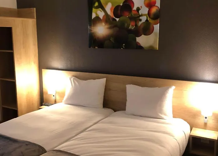 Wood Bordeaux Aeroport Готель 2*