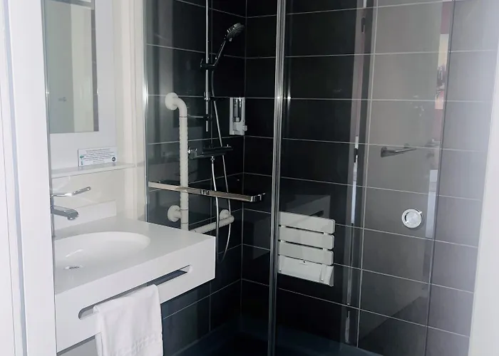 Wood Bordeaux Aeroport Отель 2*