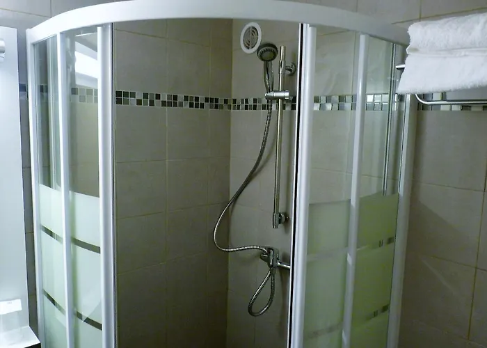 Wood Bordeaux Aeroport Готель