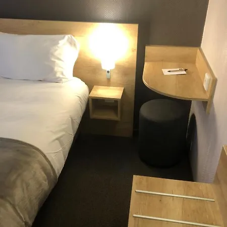 波尔多机场伍德酒店 *